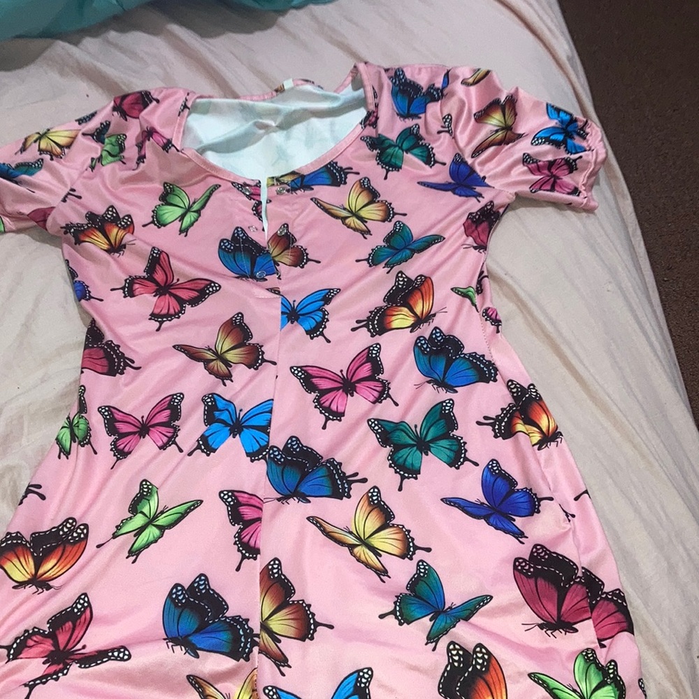 I’m sell a  onesie and the size is L